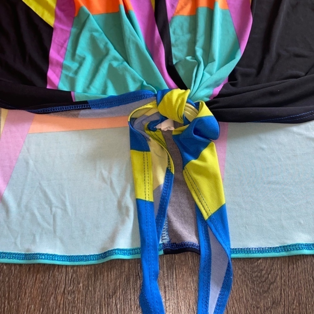Annalee and Hope size medium vibrant top - Picture 5 of 9